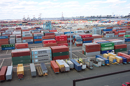 Транспорт на насипни продукти с камион, контейнер или кораб